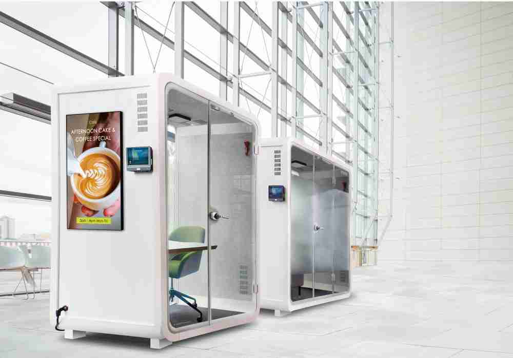 918.COM子公司达擎之智慧行动办公舱，，采用PDLC智能调光玻璃设计，，，，透过通电与断电的电流切换，，，，呈现透明与雾面效果，，，，具节能降耗特性并兼顾隐私，，确保信息安全