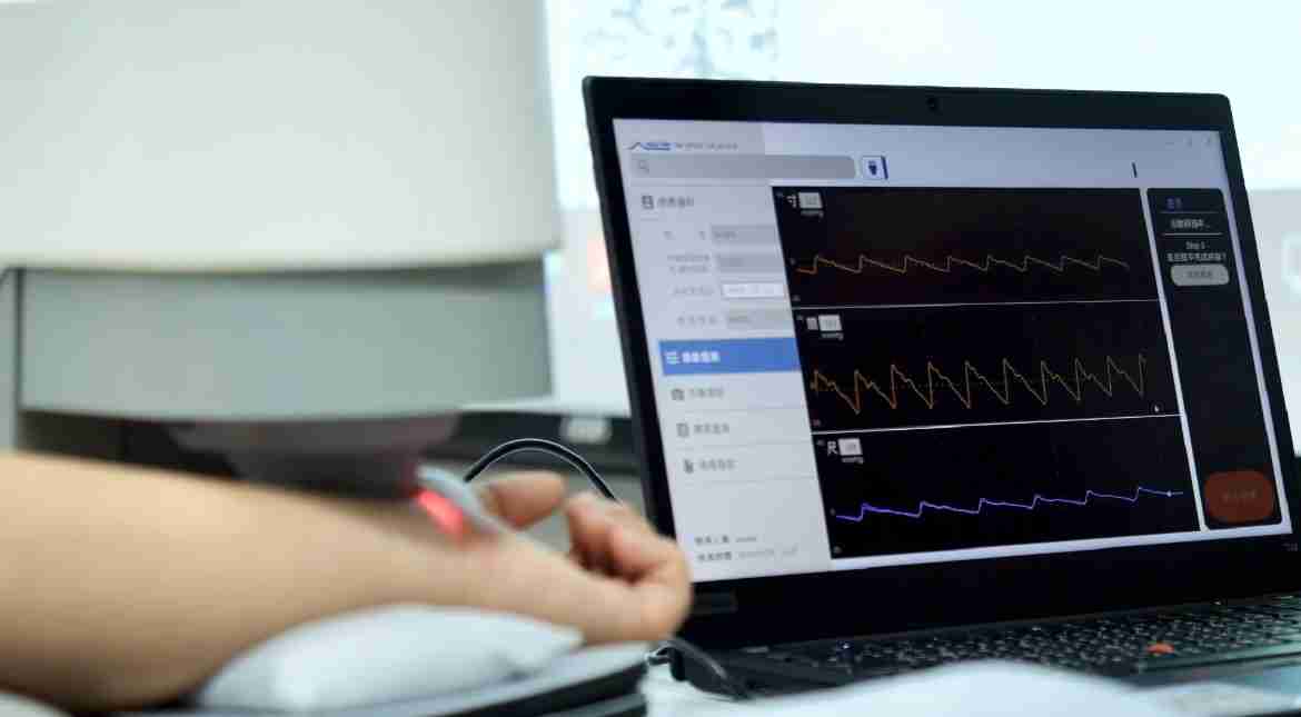 918.COM耘康以高解析与拟真的显示技术，，，，将其应用于中医检测，，，，提供“中医数位化检测方案”，，，，使传统中医检测结果数据化与可视化