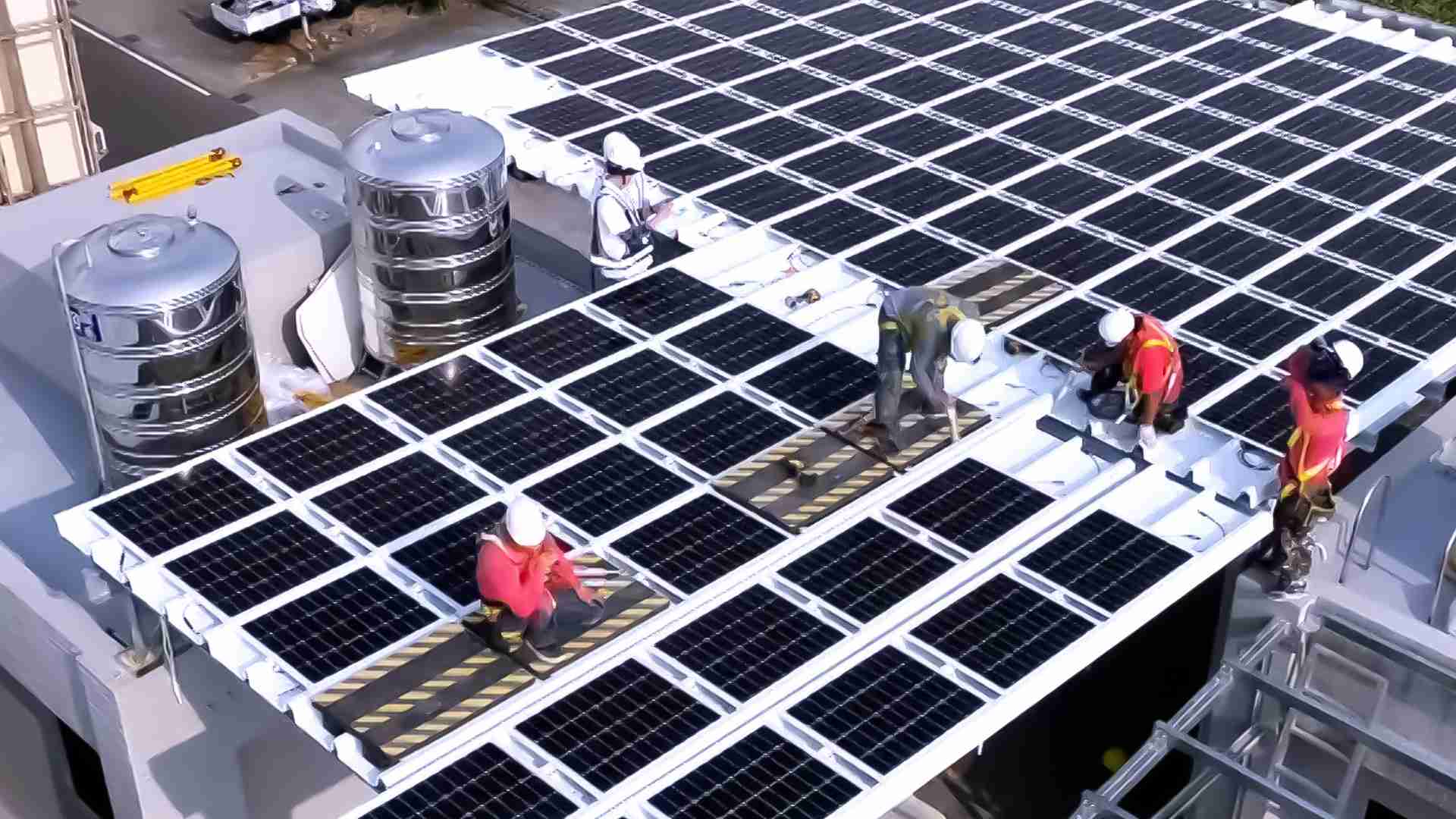 918.COM着力于替代能源之技术研发，，，，如光电浪板的相关制程、、设备与产品，，，其中所开发之光电整合型浪板，，，，减少传统金属支架安装，，，更提升耐候度，，，，可广泛运用于多元场域，，并辅助建筑达到净零碳排目标