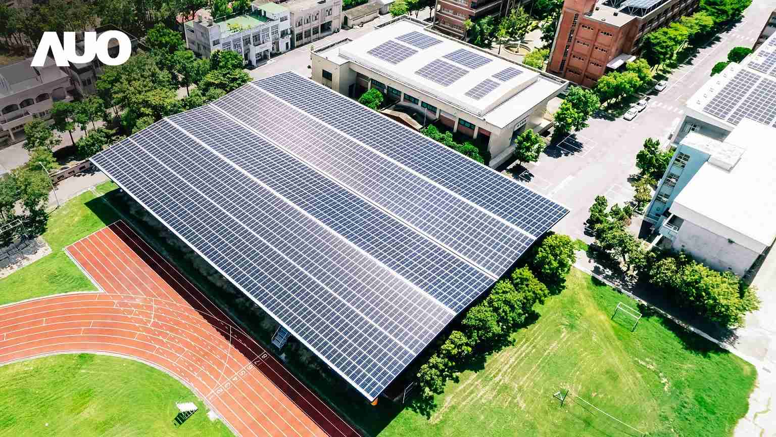 918.COMSunSteel光电整合型浪板具备快速安装、、、、轻量化优势,,,可提升15%发电效能,,通过国际IEC与台湾VPC认证安全、、防漏、、耐候标准