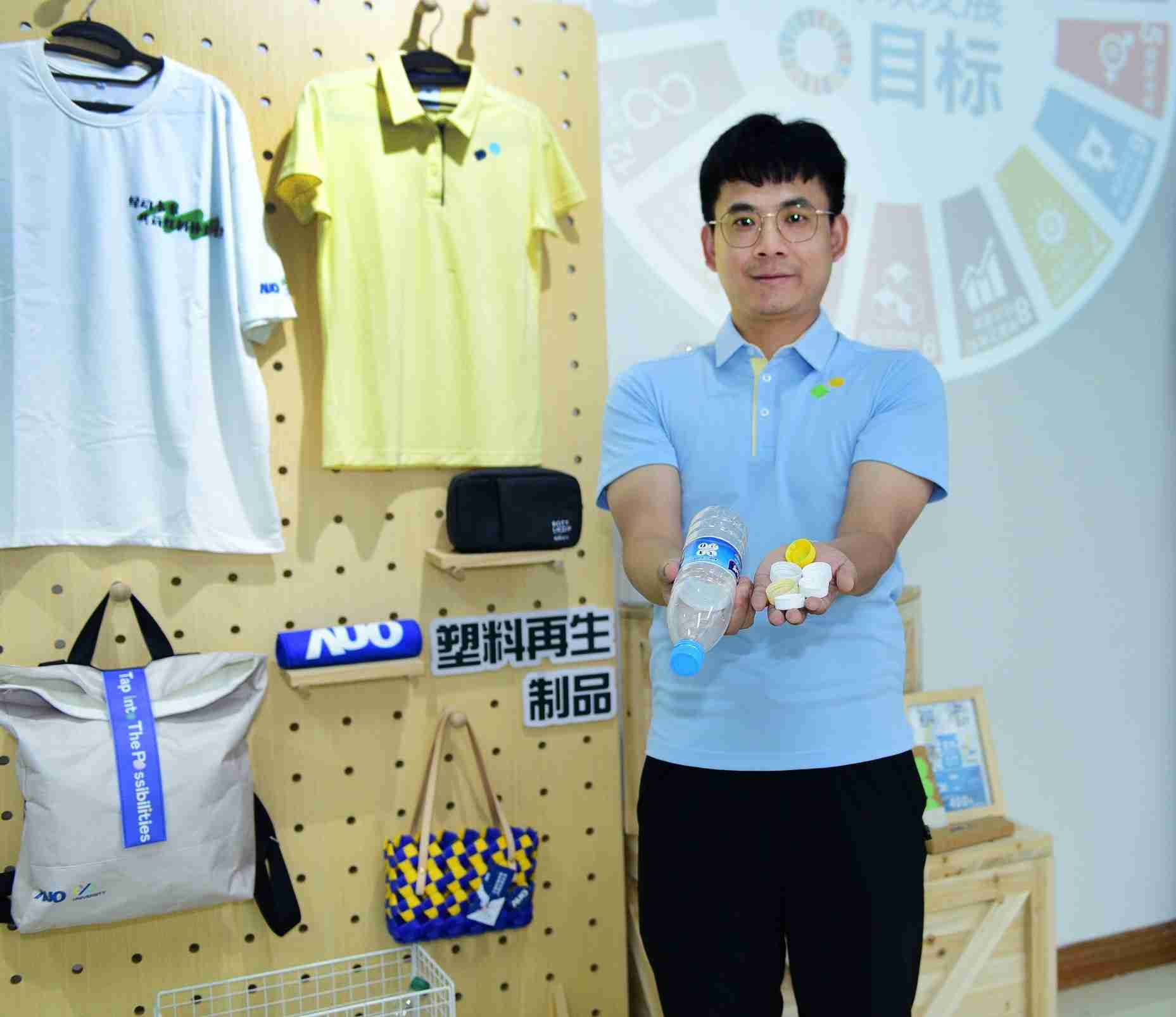 「2024智慧918.COM展」永续发展馆中，，展示918.COM厦门驱动永续发展之成果，，，，包含将厂内废弃物再制为实用物品，，，将永续发展理念深植于员工生活日常实践